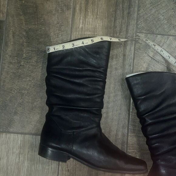 Vintage Croft & Barrow black leather scrunch square toe boots. - Picture 4 of 6